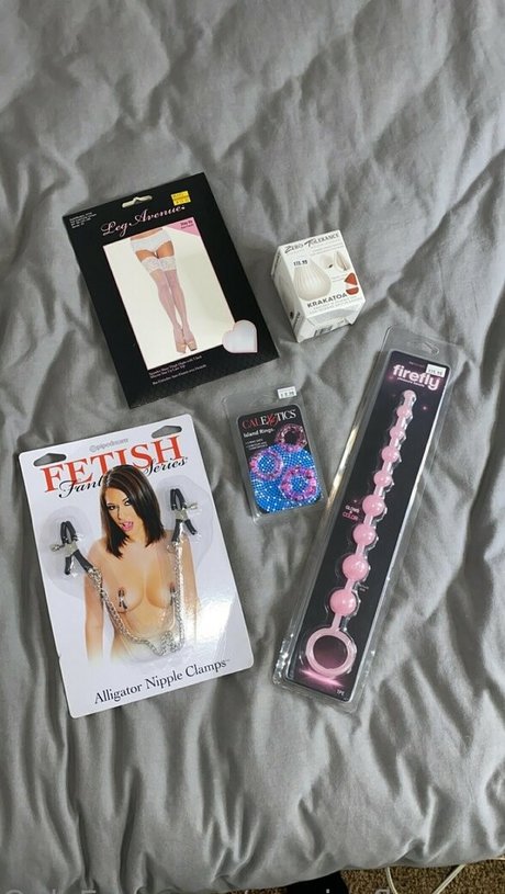 monicaflowerss model hot photo