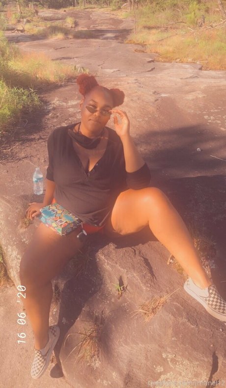 jchanel12 pretty actress pic