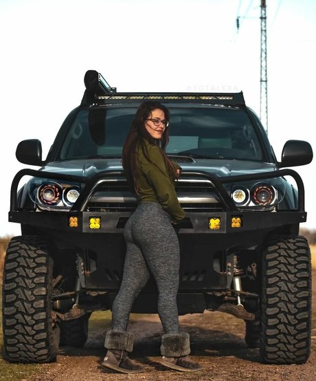 Yotalex IG model best picture