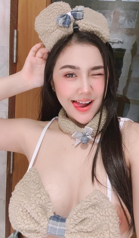 Kanokwan Phothisan star nude gallery