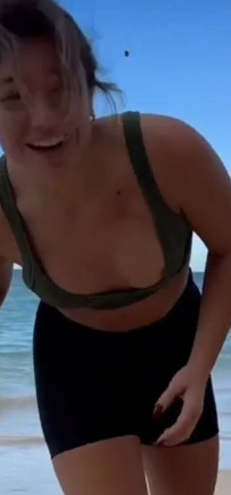 Tabitha Swatosh star beautiful pics