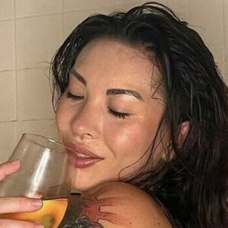 iris est2020 sex actress picture