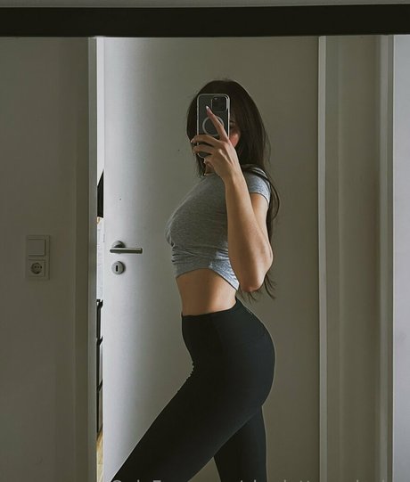 Charletta ASMR star pretty img