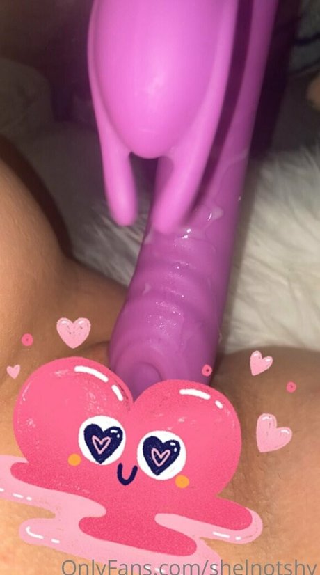 shelnotshy top model photo