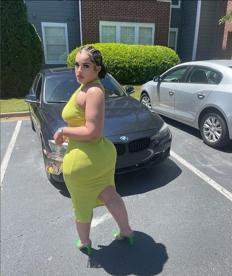 _mickeyymonett model photos