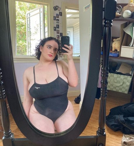 Alida Roos nice actress pic