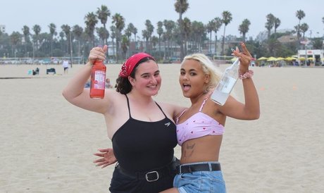 Alida Roos model adult pictures