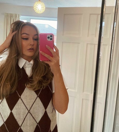 Helayna Birkett hot model img