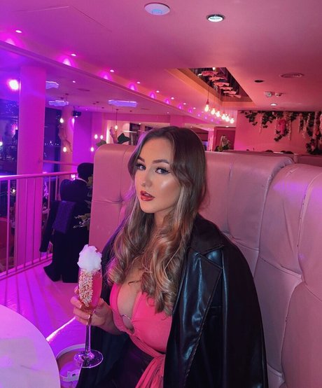 Helayna Birkett model hd pic