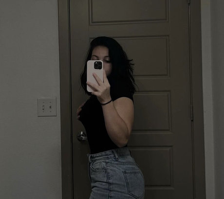 brigotback model naked picture