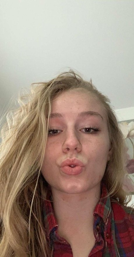 Hannah Woods star erotic pics