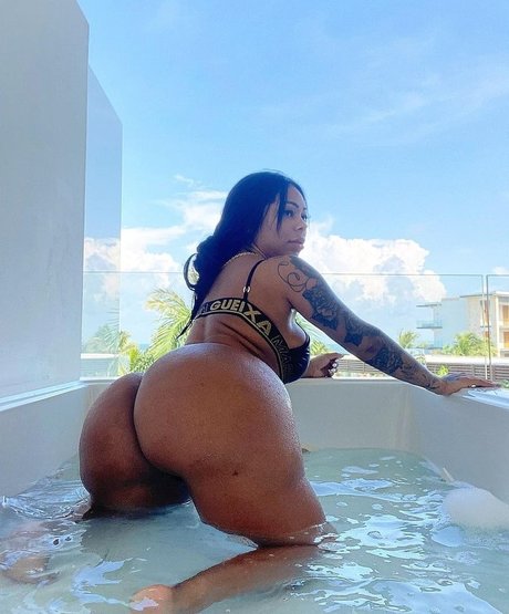 Valentina Ferraz hot actress pics