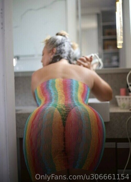 Jennifer Gobbi model top img