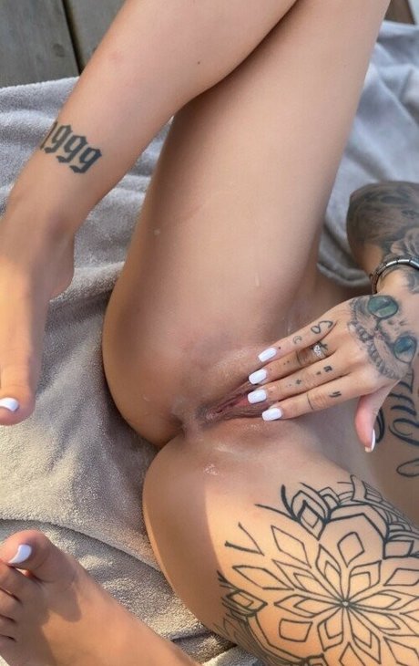 Badxlucy nude pornstar archive