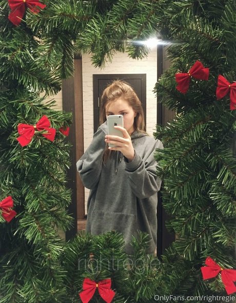 rightregie model beautiful photo