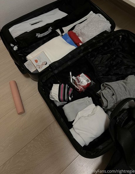 rightregie sex model image