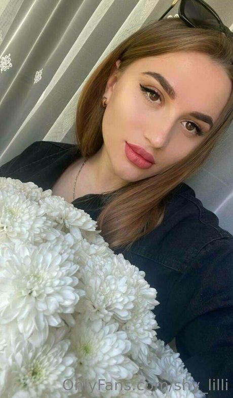 shy lilli art model gallery