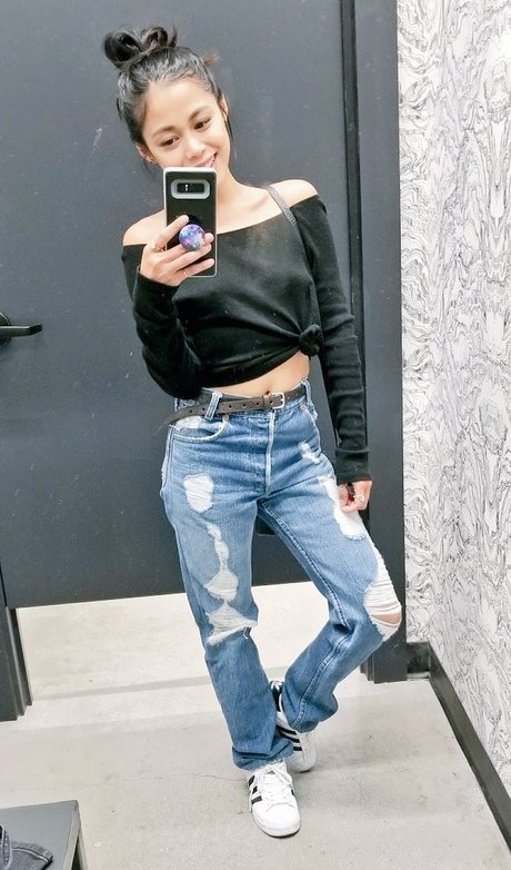 MissesMae star pornographic photo