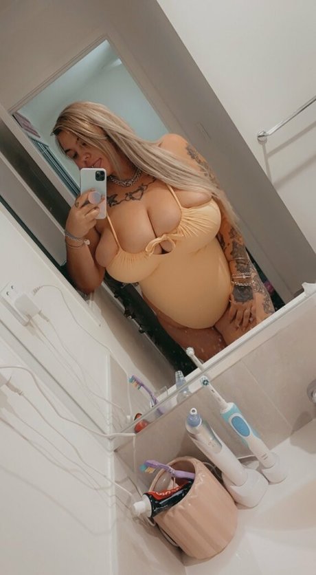 Heymikkimoo pornstar nude image