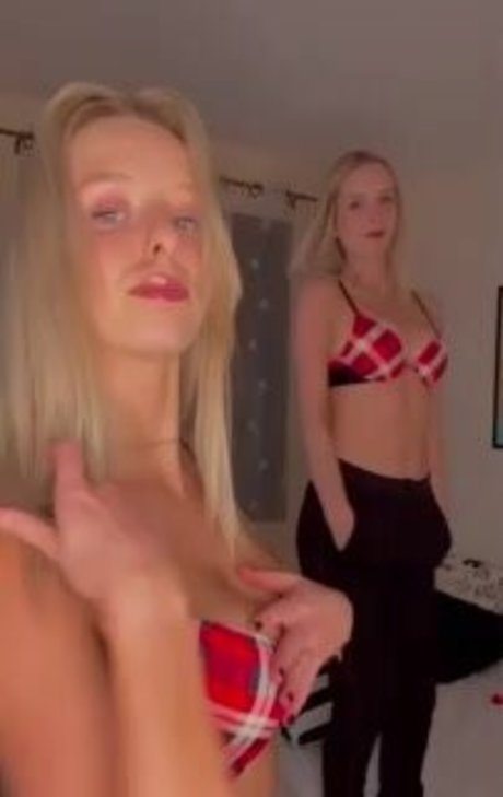 twinsblonde star nude image