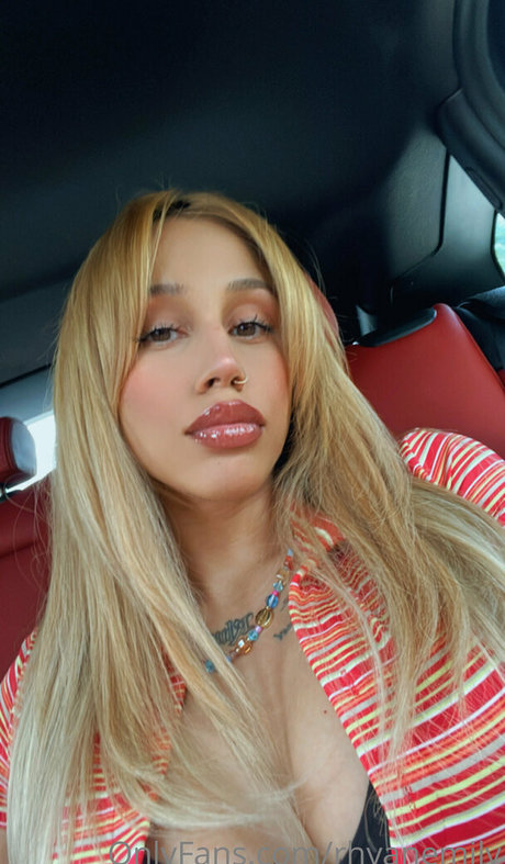 emilyywild pornographic model image