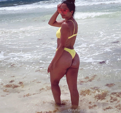 Andrea Boldbody hot model picture