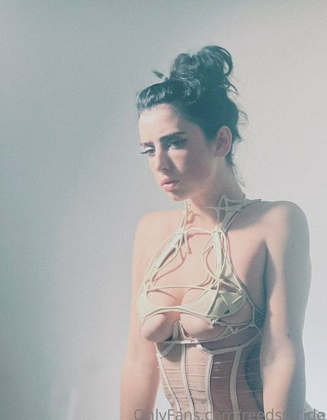Reedsuicide nude star photos