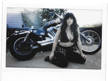 Reedsuicide model photos