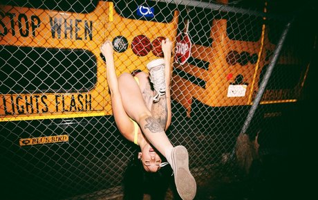 Reedsuicide star sexy photo