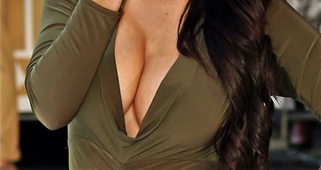 Jess Impiazzi adult model img