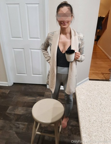 Tiny And Tan top star image