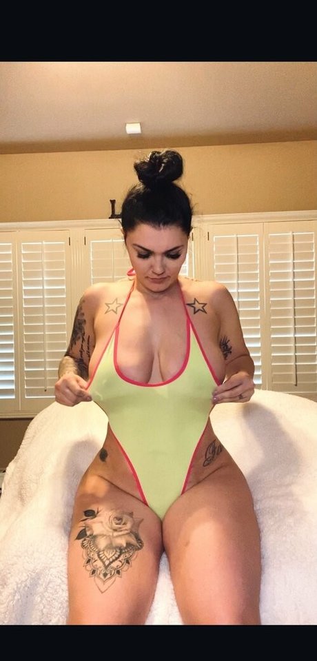 itsdamejane sexy actress pictures