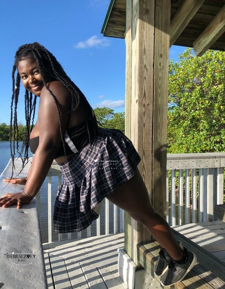 therealzoey model art image