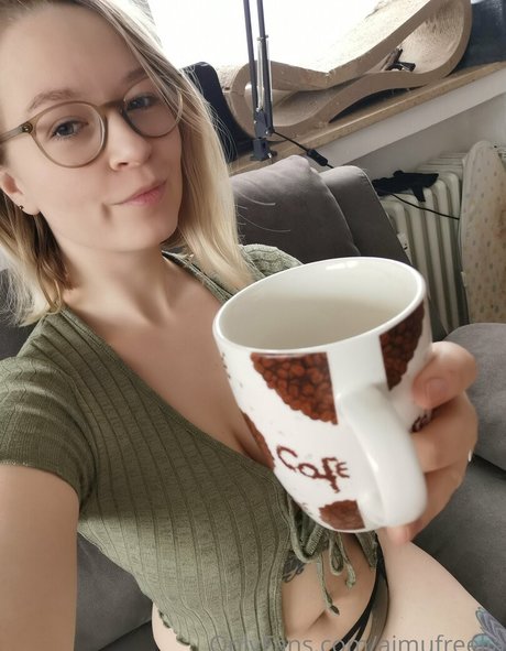 aimufreelia exclusive actress pics