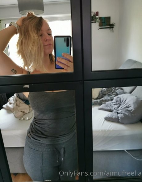 aimufreelia naked pornstar photo