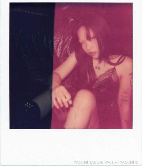 yacchi model nude photo