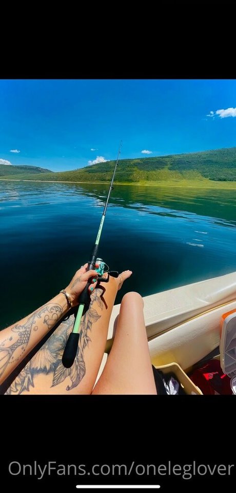 oneleglover naked pornstar image