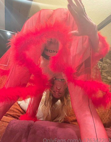 Charlie Cat exclusive model pic