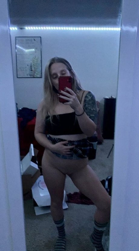 Lilblondegirl pornstar picture