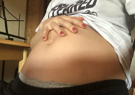 Lilly Brown naked model picture