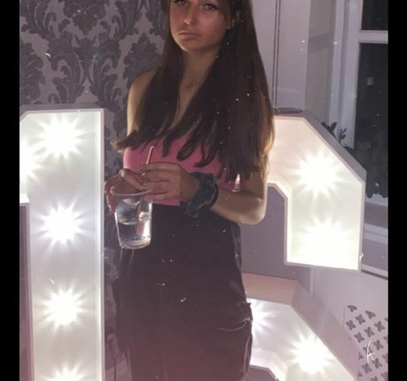 Emizzillo sex model pictures