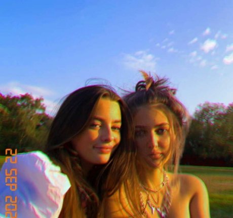 Emizzillo star nude photos