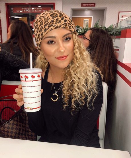 Caroline Wall free pornstar galleries