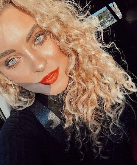 Caroline Wall high quality model pics