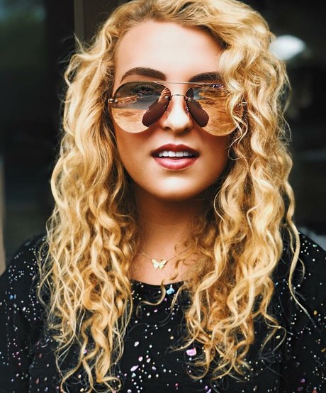 Caroline Wall pornstar art galleries