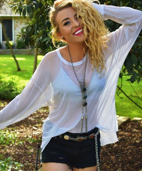 Caroline Wall erotic actress images