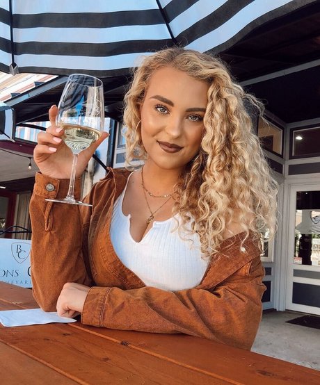 Caroline Wall erotic pornstar galleries