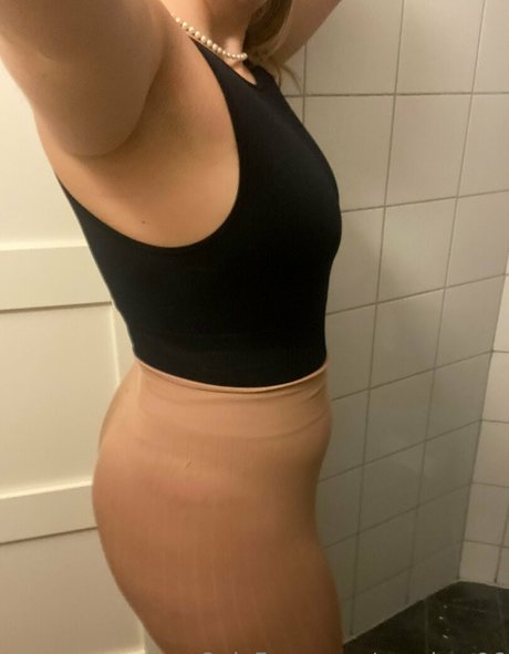 monicar96 naked actress pics