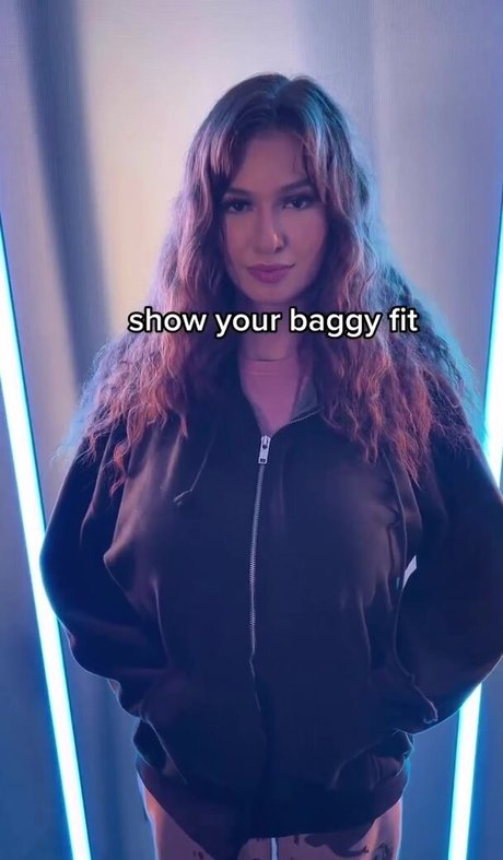 Estallia model pretty picture