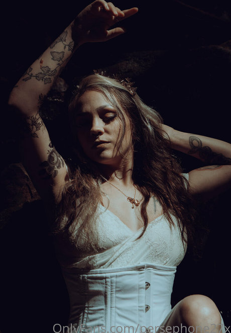 persephone27x pornographic star photo